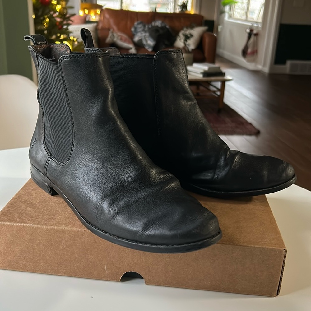 frye women's ella moto chelsea boot